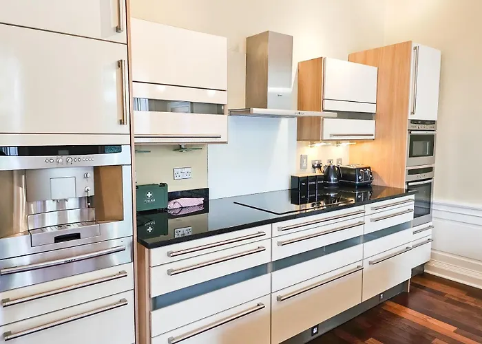 Spacious 2 Bedroom Apartment In The Heart Of New Town